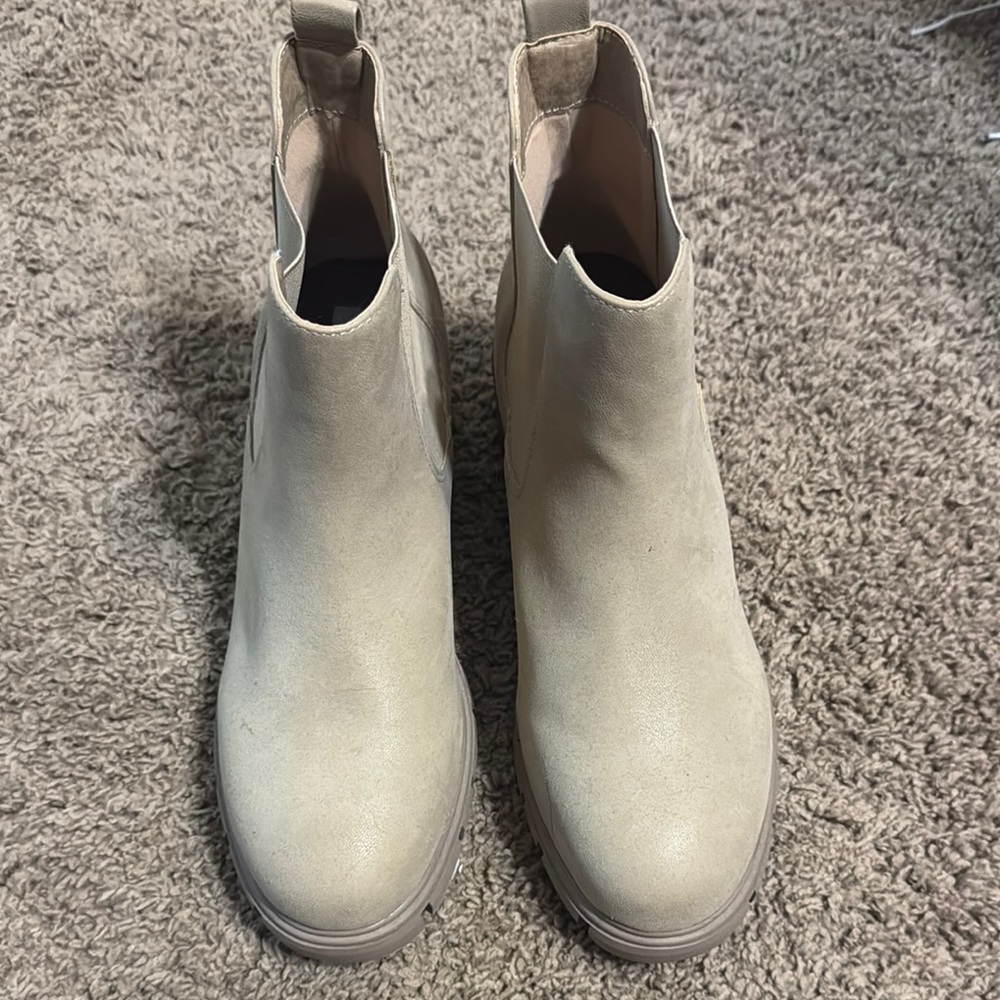 MIA Chelsea boot